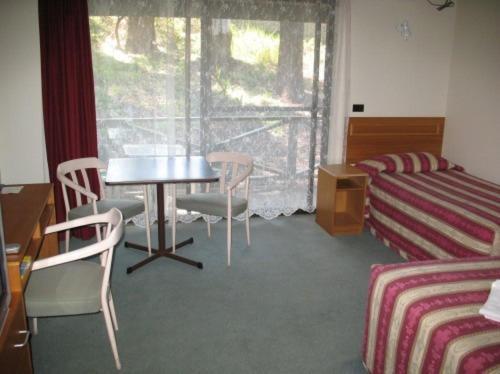 Country 2 Coast Motor Inn كوفس هاربور الغرفة الصورة