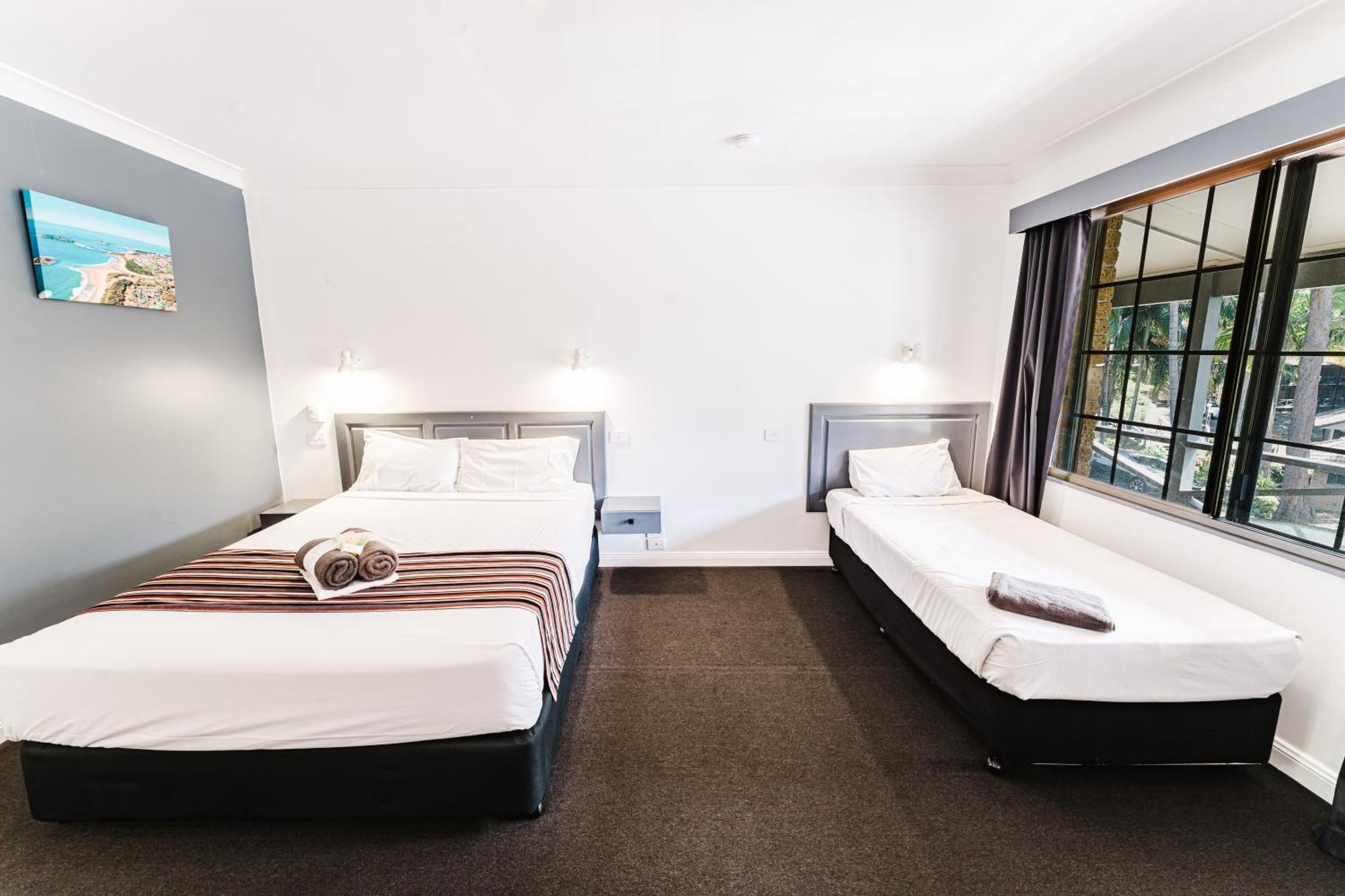 Country 2 Coast Motor Inn كوفس هاربور المظهر الخارجي الصورة